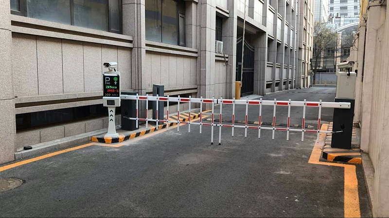 小區(qū)車輛出入管理系統(tǒng)，實(shí)現(xiàn)人員及車輛出入管理無人化