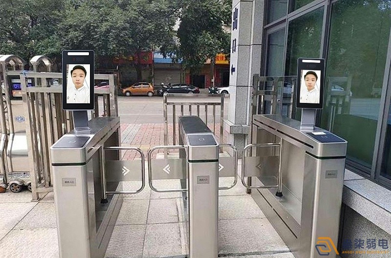人臉識別門禁是怎么識別人臉圖像的呢？