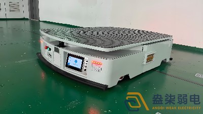 潛伏叉取式機(jī)器人讓窄巷道搬運(yùn)更簡(jiǎn)單